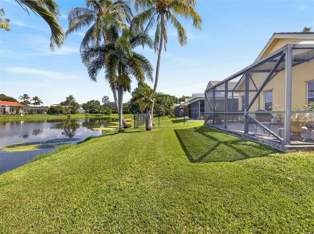 9313 Arborwood Cir, Davie, FL 33328
