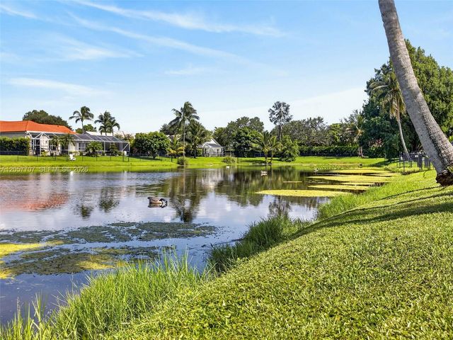 9313 Arborwood Cir, Davie, FL 33328