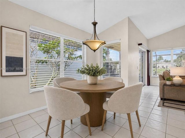 9313 Arborwood Cir, Davie, FL 33328