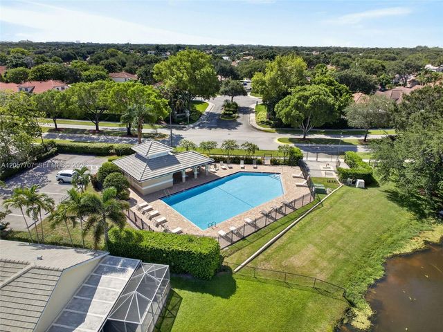 9313 Arborwood Cir, Davie, FL 33328