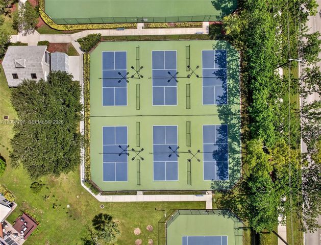 9313 Arborwood Cir, Davie, FL 33328