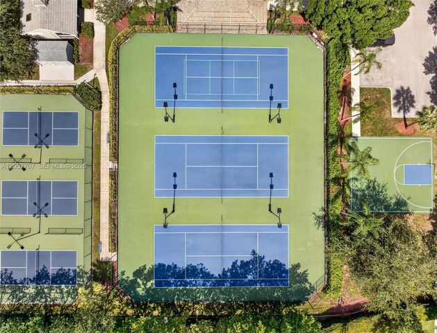 9313 Arborwood Cir, Davie, FL 33328