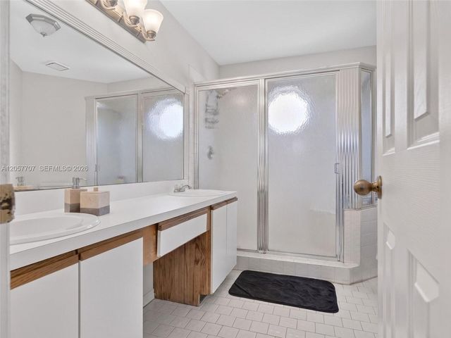 9313 Arborwood Cir, Davie, FL 33328
