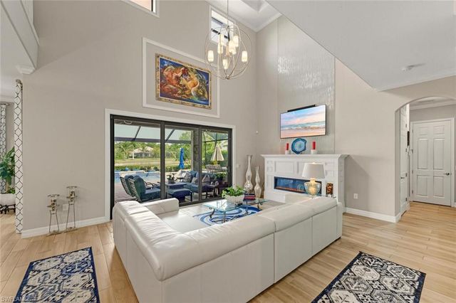 2115 Antigua LN, Naples, FL 34120