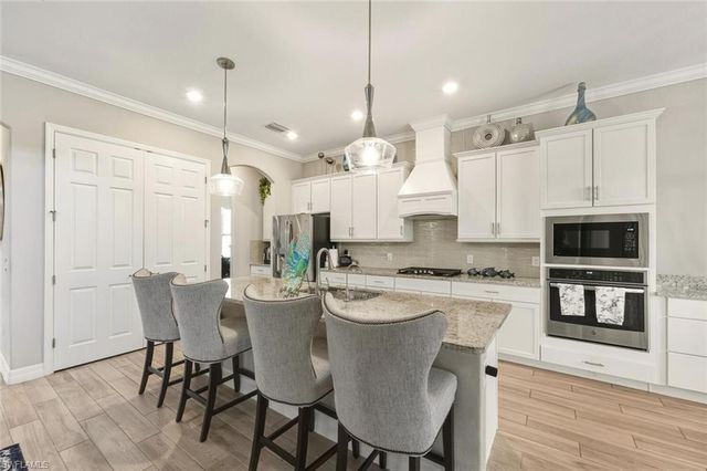 2115 Antigua LN, Naples, FL 34120