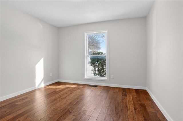 8360 NW Barrybrooke Drive, Kansas City, MO 64151