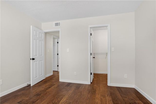 8360 NW Barrybrooke Drive, Kansas City, MO 64151