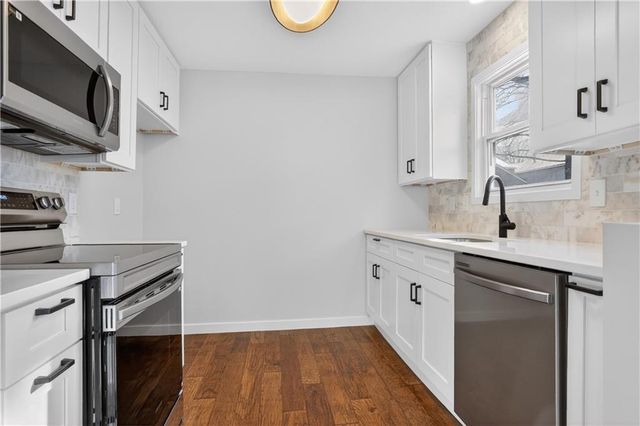 8360 NW Barrybrooke Drive, Kansas City, MO 64151