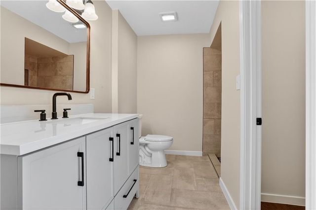 8360 NW Barrybrooke Drive, Kansas City, MO 64151