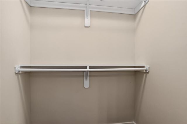 8360 NW Barrybrooke Drive, Kansas City, MO 64151