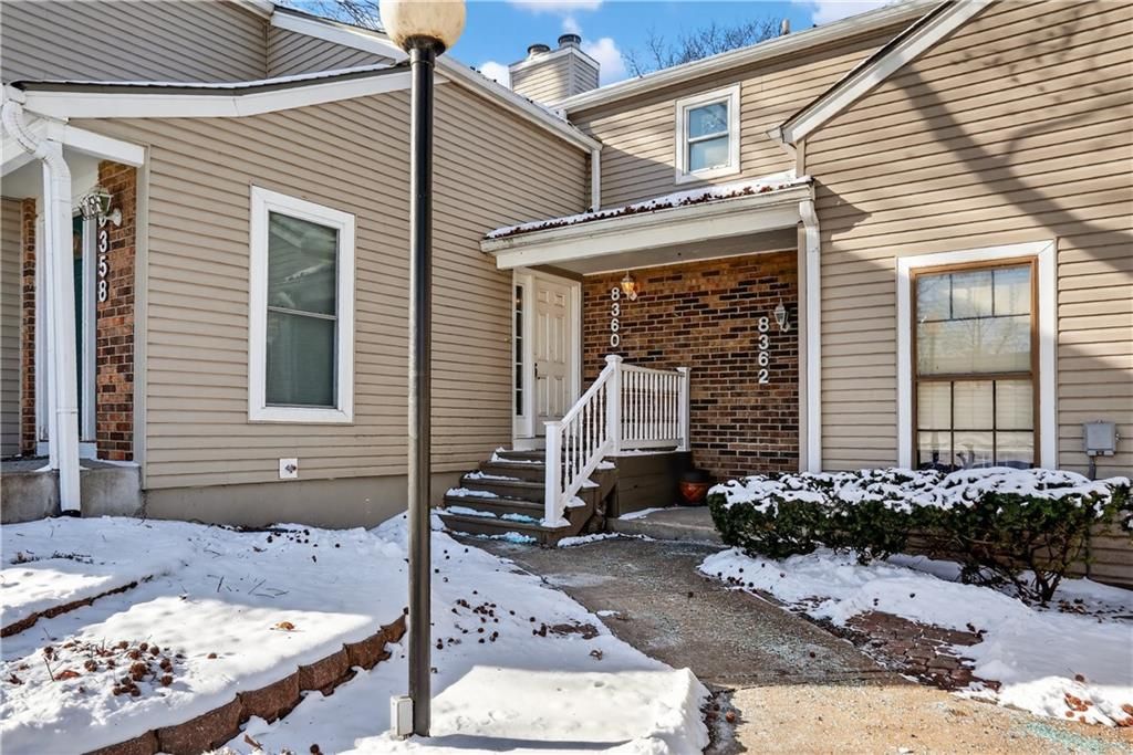 8360 NW Barrybrooke Drive, Kansas City, MO 64151