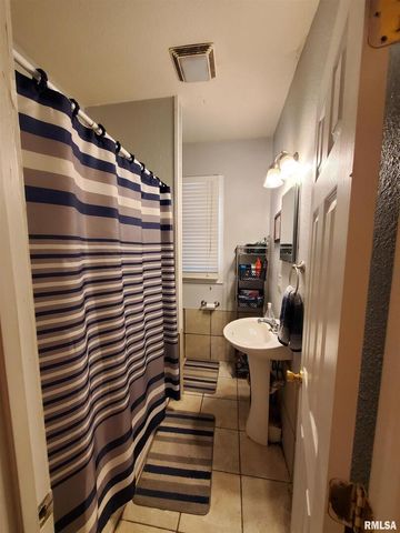 504 N Almond St Street, Carbondale, IL 62901