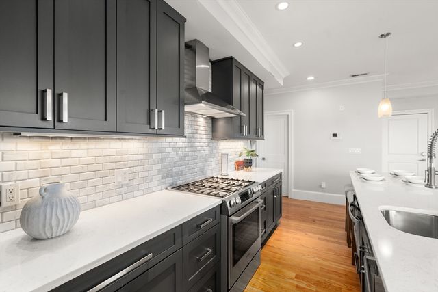 27 Washburn St 5, Boston, MA 02125