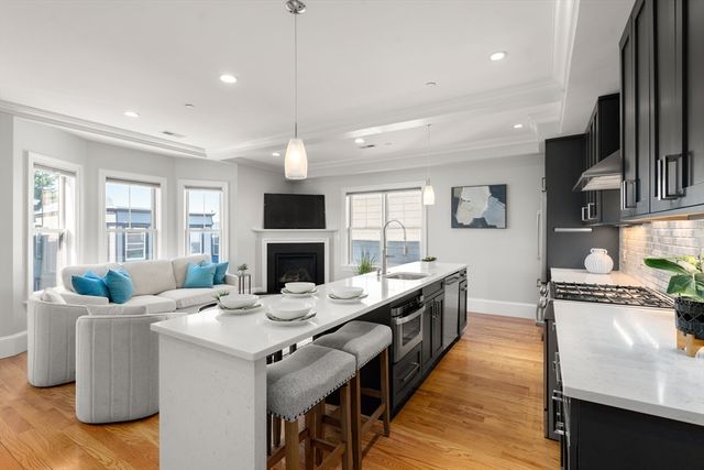 27 Washburn St 5, Boston, MA 02125