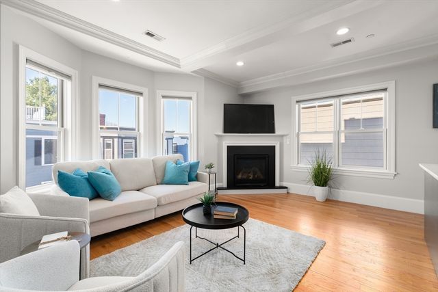 27 Washburn St 5, Boston, MA 02125