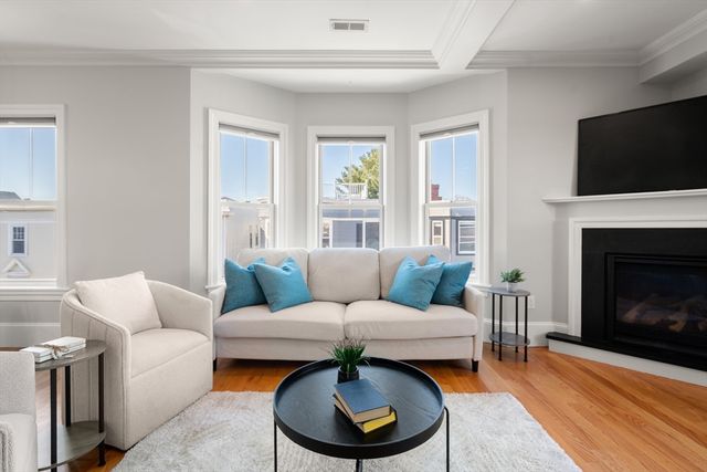 27 Washburn St 5, Boston, MA 02125