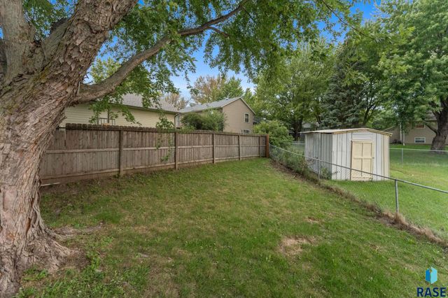 705 N Montgomery Ct Court, Sioux Falls, SD 57103