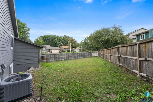 705 N Montgomery Ct Court, Sioux Falls, SD 57103