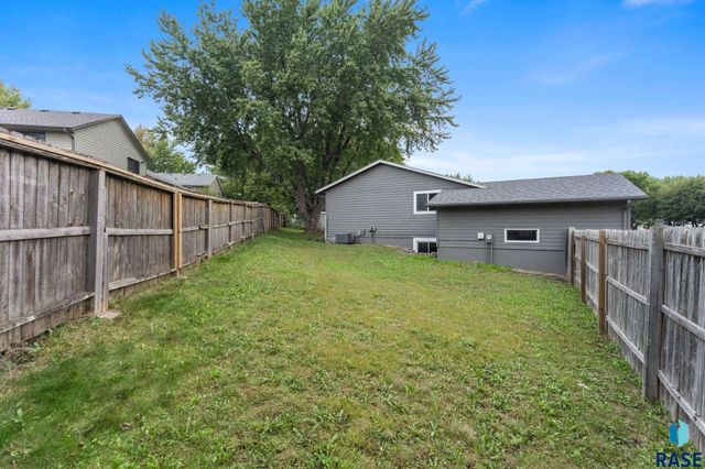 705 N Montgomery Ct Court, Sioux Falls, SD 57103