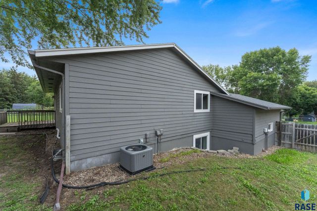 705 N Montgomery Ct Court, Sioux Falls, SD 57103