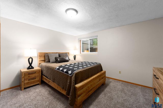 705 N Montgomery Ct Court, Sioux Falls, SD 57103