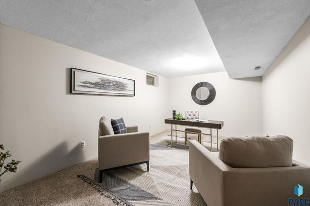 705 N Montgomery Ct Court, Sioux Falls, SD 57103