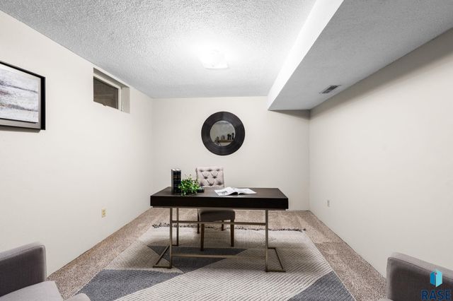705 N Montgomery Ct Court, Sioux Falls, SD 57103