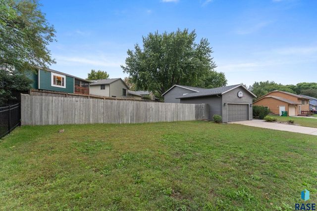 705 N Montgomery Ct Court, Sioux Falls, SD 57103