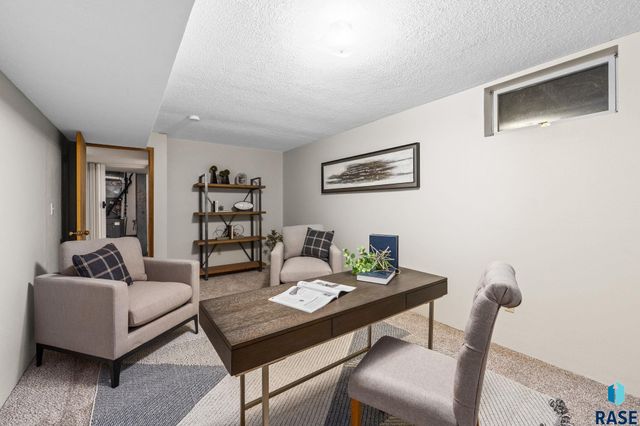 705 N Montgomery Ct Court, Sioux Falls, SD 57103