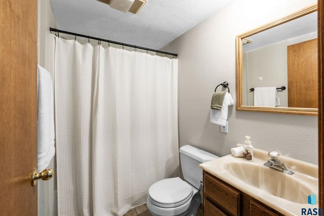 705 N Montgomery Ct Court, Sioux Falls, SD 57103