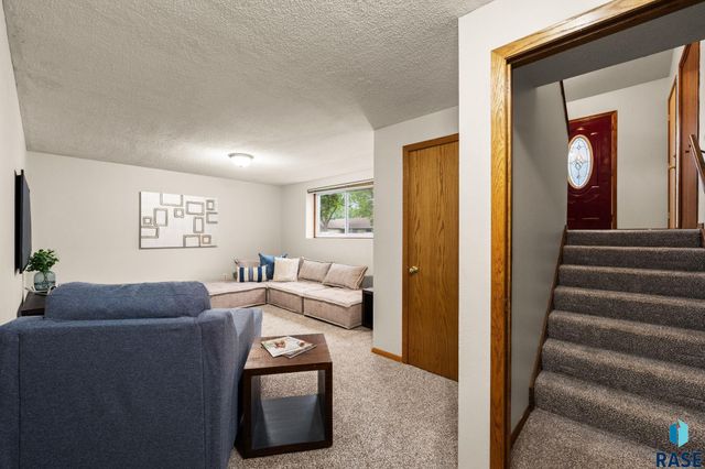 705 N Montgomery Ct Court, Sioux Falls, SD 57103