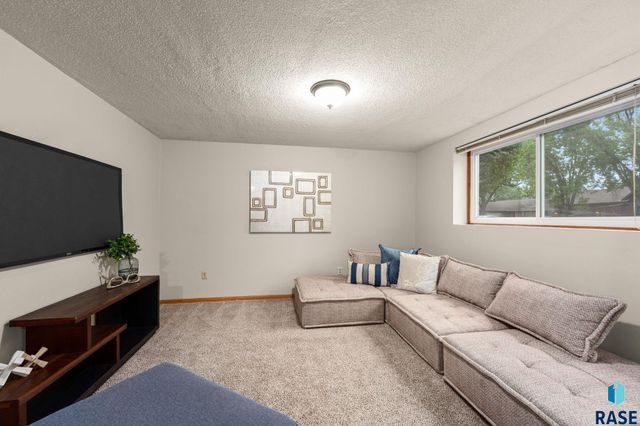 705 N Montgomery Ct Court, Sioux Falls, SD 57103