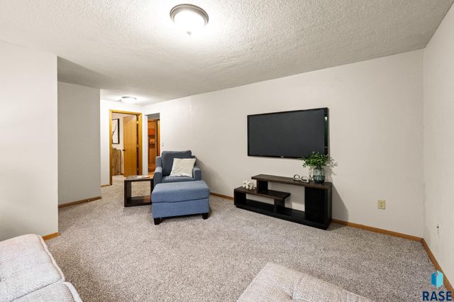 705 N Montgomery Ct Court, Sioux Falls, SD 57103