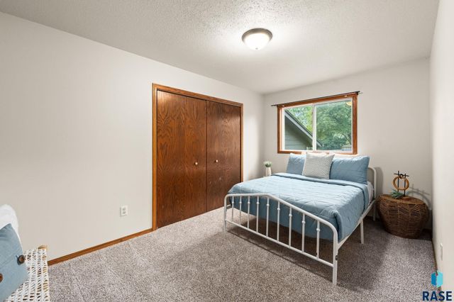 705 N Montgomery Ct Court, Sioux Falls, SD 57103