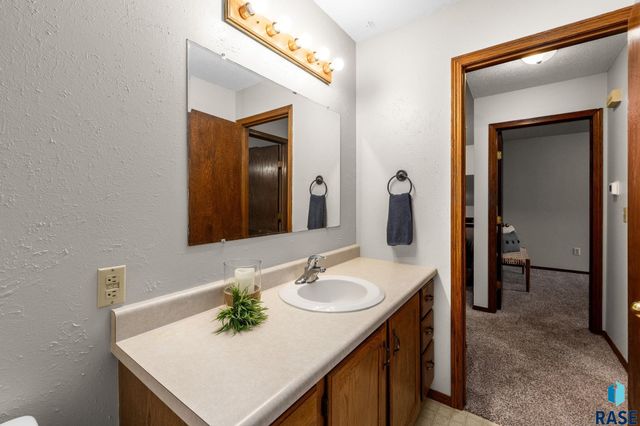 705 N Montgomery Ct Court, Sioux Falls, SD 57103