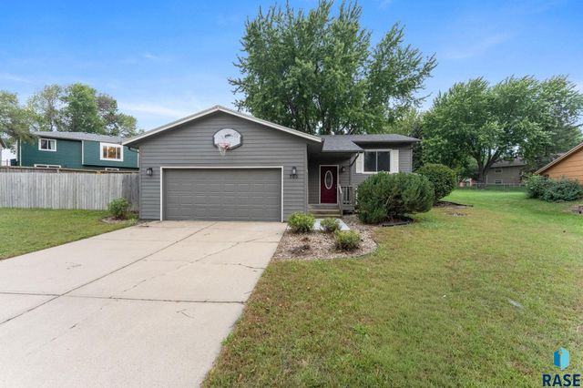 705 N Montgomery Ct Court, Sioux Falls, SD 57103
