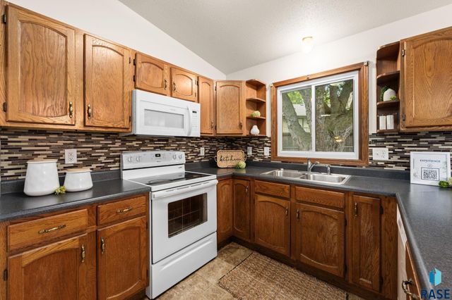 705 N Montgomery Ct Court, Sioux Falls, SD 57103