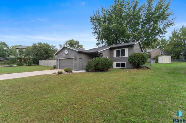 705 N Montgomery Ct Court, Sioux Falls, SD 57103