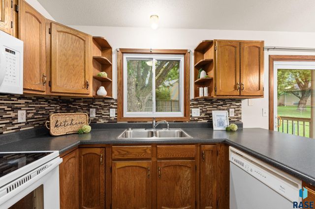 705 N Montgomery Ct Court, Sioux Falls, SD 57103