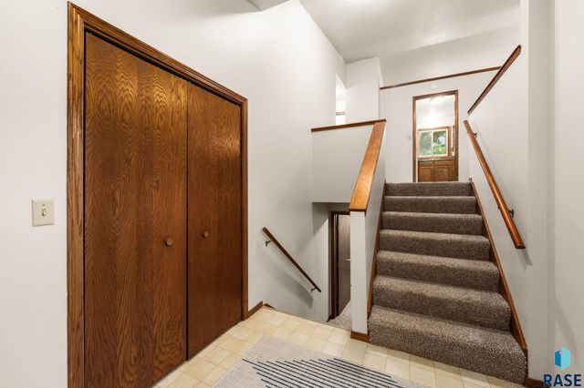 705 N Montgomery Ct Court, Sioux Falls, SD 57103