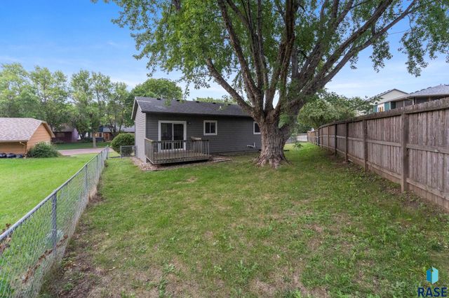 705 N Montgomery Ct Court, Sioux Falls, SD 57103