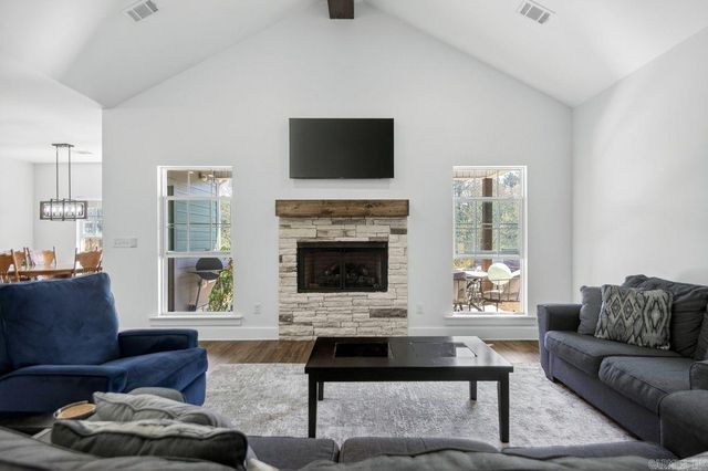 624 Hiram Drive, Bauxite, AR 72011