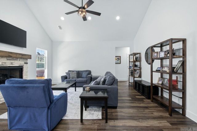 624 Hiram Drive, Bauxite, AR 72011