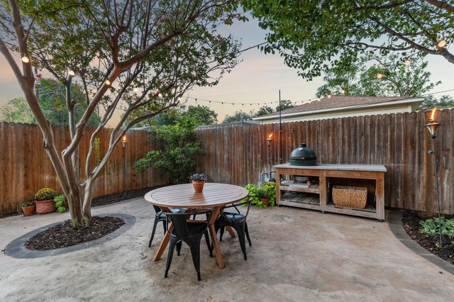 2127 Clarksdale Drive, Dallas, TX 75228