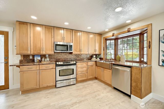 11914 NE 148th Street, Kirkland, WA 98034