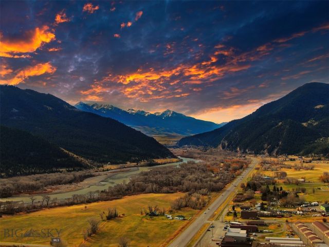 2221 Willow Drive 139C, Livingston, MT 59047