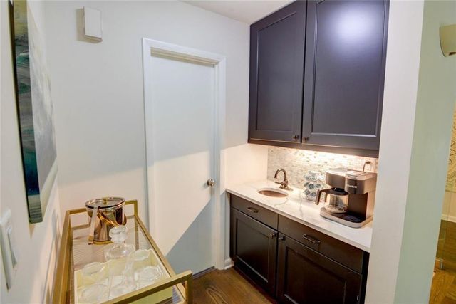 6090 Weatherly Drive NW, Sandy Springs, GA 30328