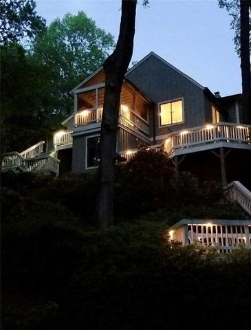 6090 Weatherly Drive NW, Sandy Springs, GA 30328