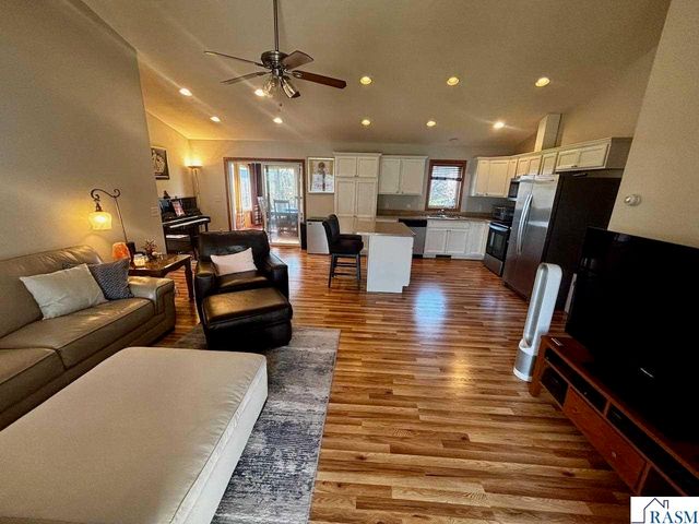 1924 Rock Ridge Lane, St. Peter, MN 56082