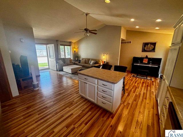 1924 Rock Ridge Lane, St. Peter, MN 56082